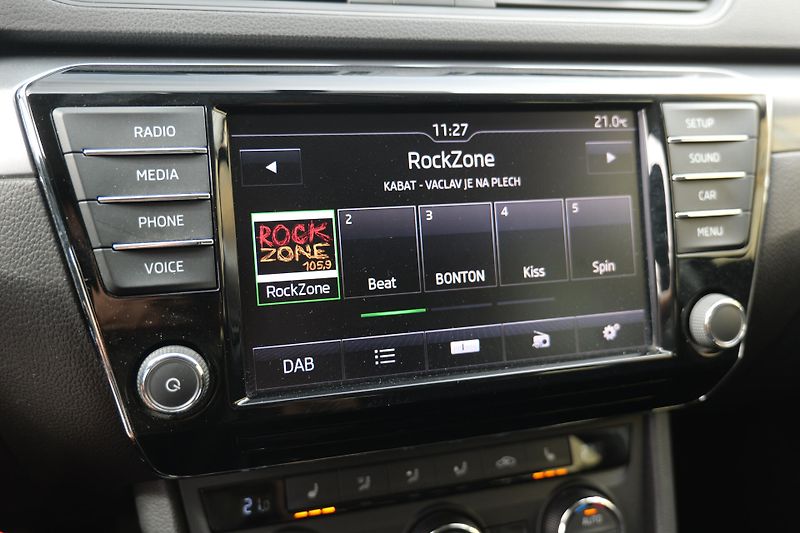 Škoda Superb 1.4 TSI DAB 19 Tažné - fotka 30 z 35