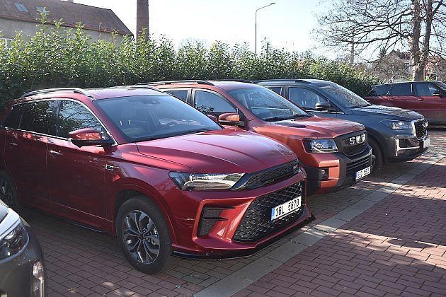 Zleva je sportovní kit verze G01 a vedle něho MPV G03, zdroj: Deník/Radek Pecák