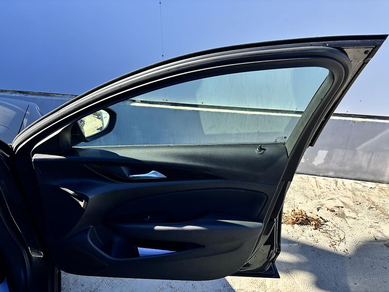 Opel Insignia (2022) 2.0CDTi 128kW Serv. kniha ALU! - fotka 12 z 33