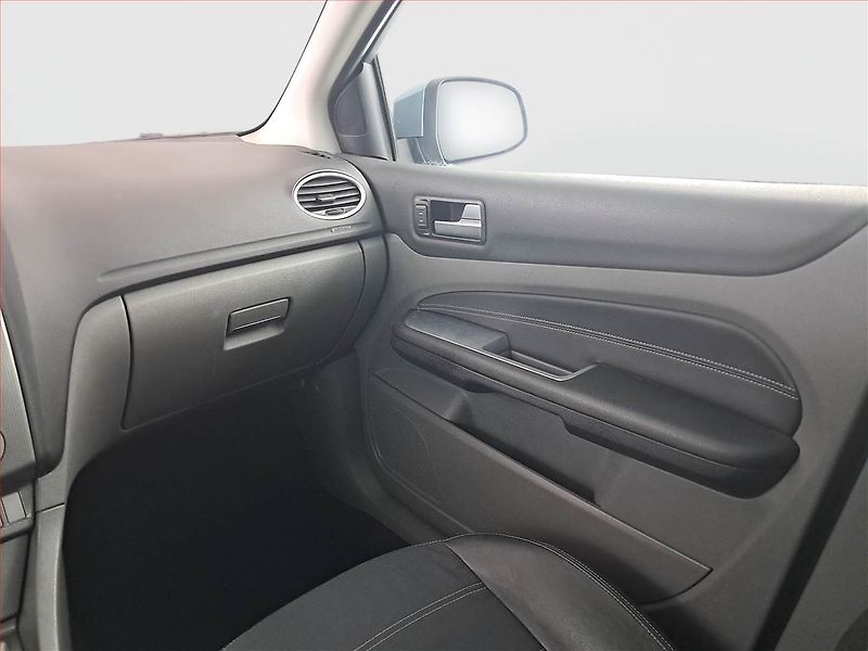Ford Focus (2008) 1.8 TDCi, nová STK, rezervace - fotka 8 z 18