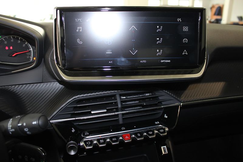 Peugeot 2008 (2025) STYLE PureTech 100 S&S MAN6 - fotka 11 z 17