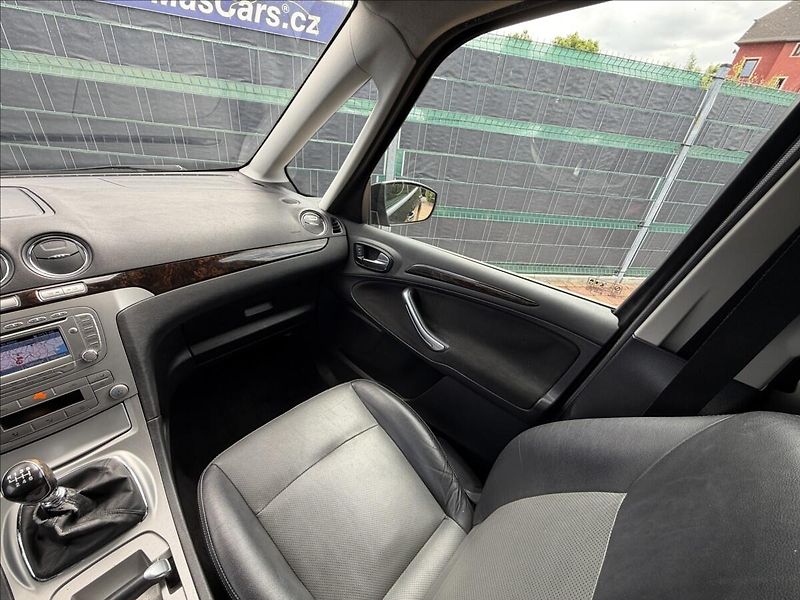 Ford Galaxy 2.0 TDCi Ghia 7míst - fotka 11 z 23