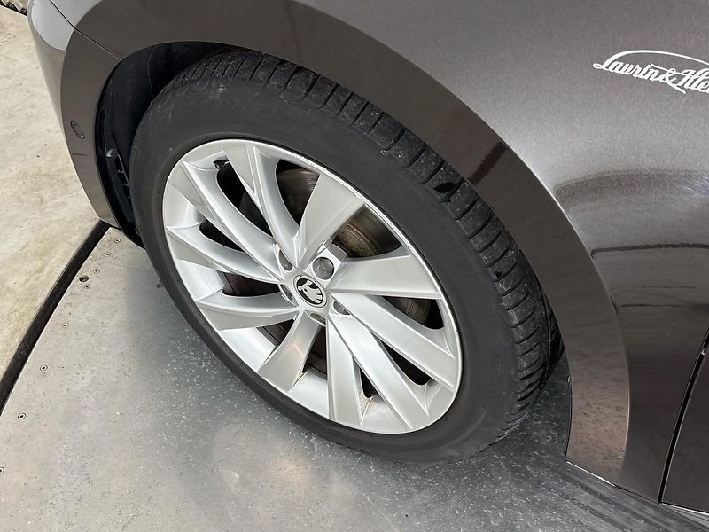 Škoda Superb Laurin & Klement 4x4 DSG - fotka 32 z 32