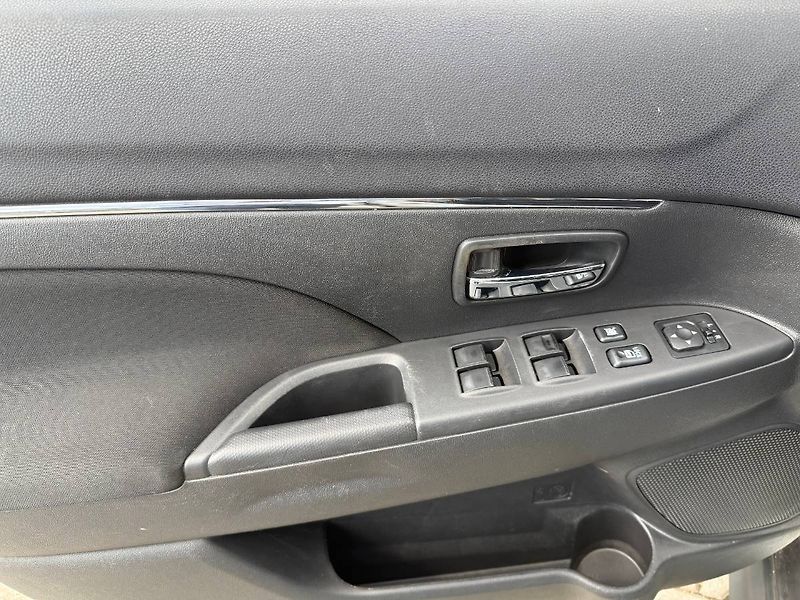 Mitsubishi ASX (2014) 1.6 MIVEC 86 kW Inform - fotka 19 z 21