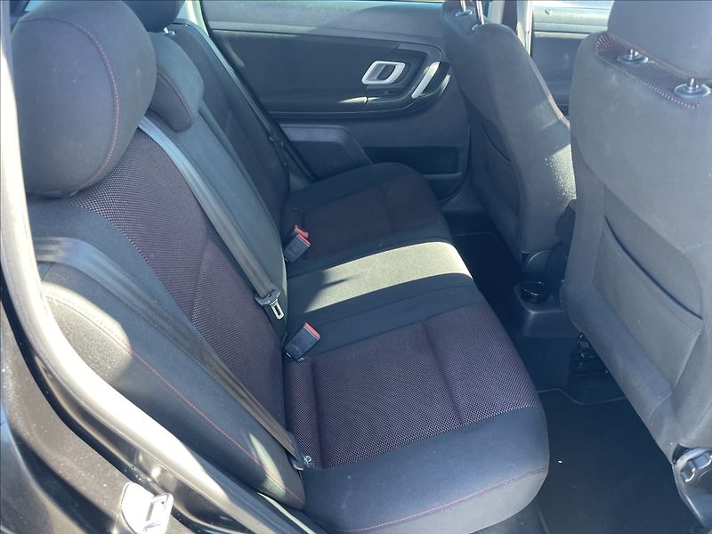 Škoda Fabia 1,4 i 16V 63kw Sportline Klima - fotka 11 z 42