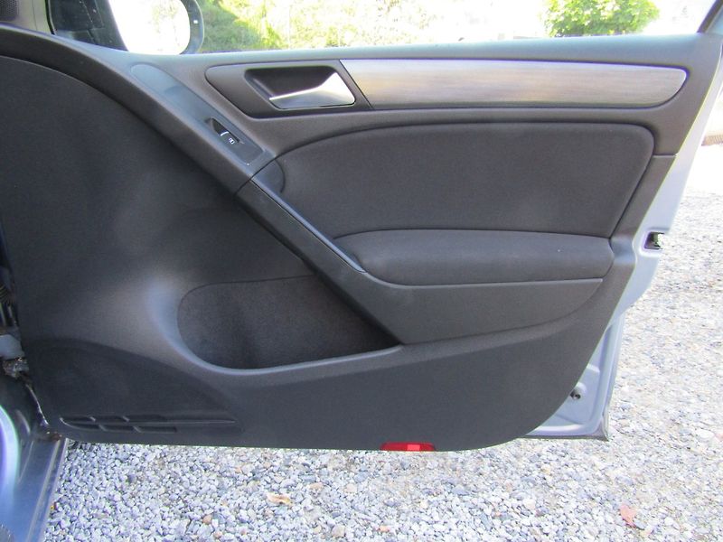 Volkswagen Golf (2011) 1.2 TSI 77kW - fotka 26 z 45