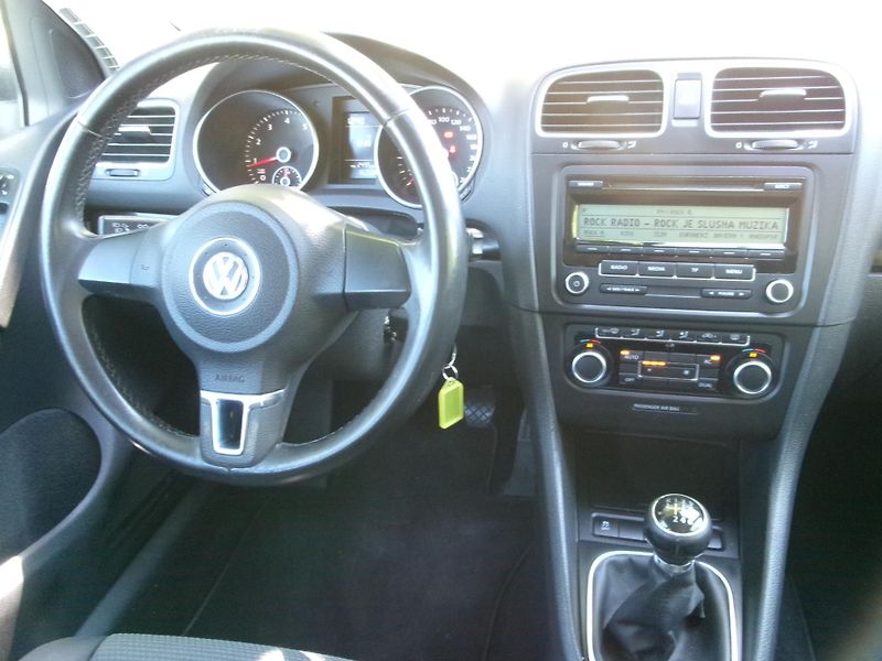 Volkswagen Golf (2010) 1,2TSI AUTOKLIMA - fotka 20 z 23