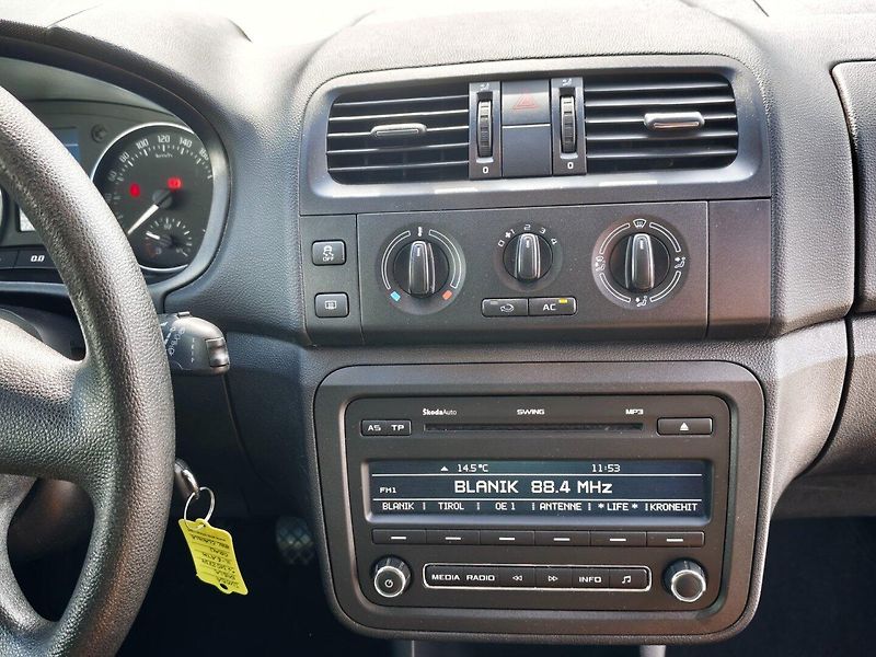 Škoda Fabia (2012) 1,2 TSI 63 KW Ambiente - fotka 17 z 30