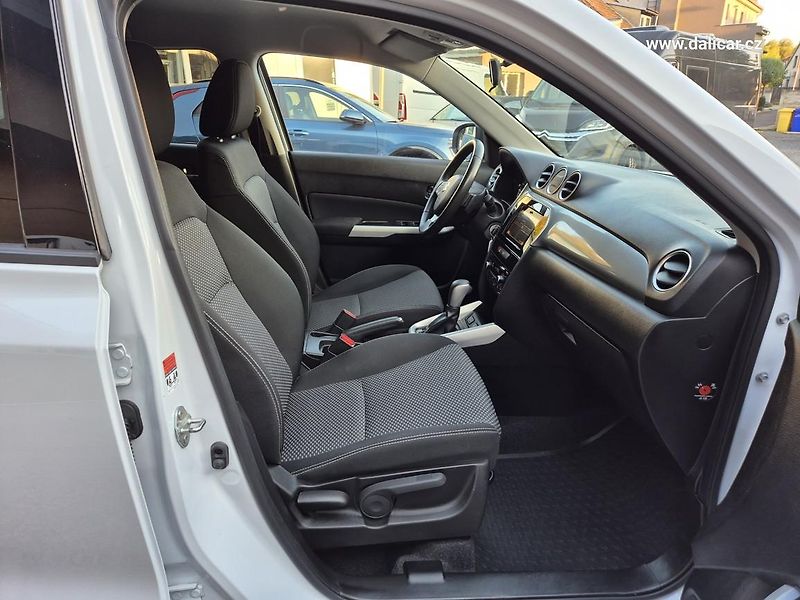 Suzuki Vitara (2016) 1.6VVT 88KW Automat COMFORT - fotka 37 z 52