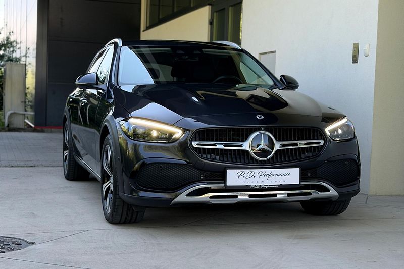 Mercedes-Benz Třídy C (2023) C 220d 4Matic Allterrain - fotka 12 z 125