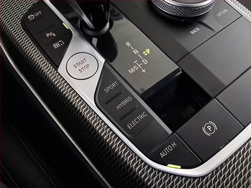 BMW Řada 3 (2021) 320 e xDrive - fotka 25 z 25