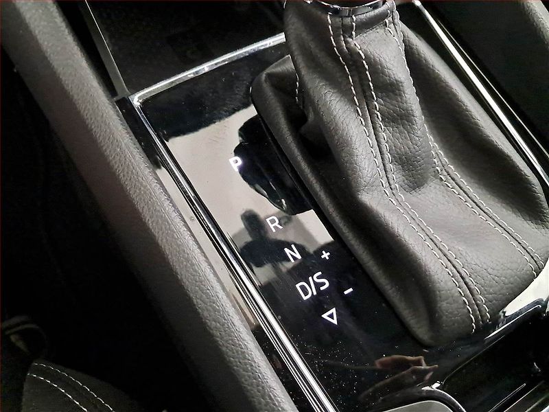 Škoda Karoq (2021) Sportline 1.5 TSI - fotka 16 z 28