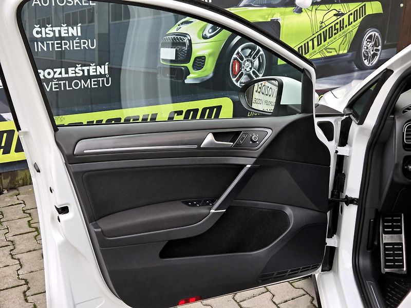 Volkswagen Golf 2,0GTD 135kW DSG, DPH, SERVIS  - fotka 49 z 51