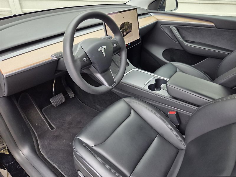 Tesla Model Y 378kW 4x4 LR Tažné zař. NEHAVA - fotka 10 z 22