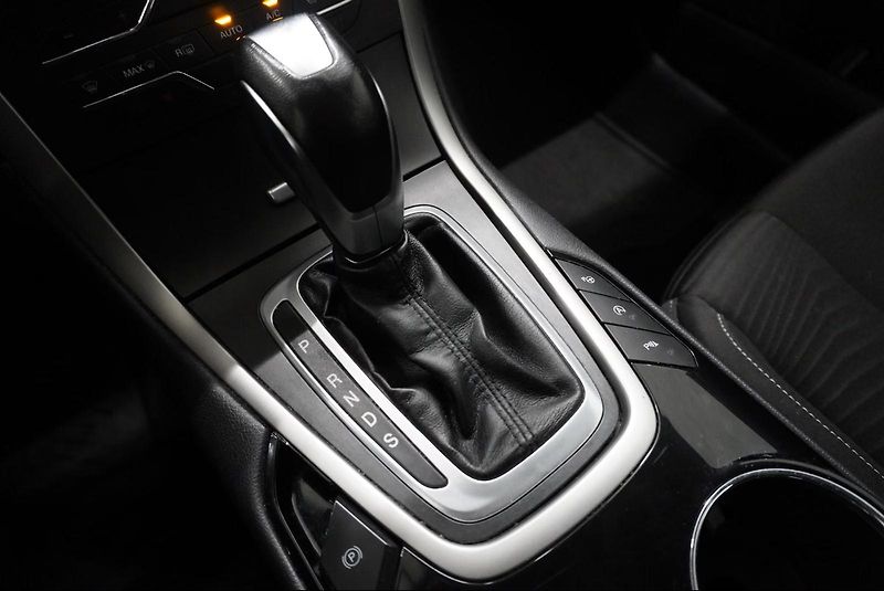 Ford S-MAX  2,0 TDCI 110kW AUTOMAT - fotka 27 z 35