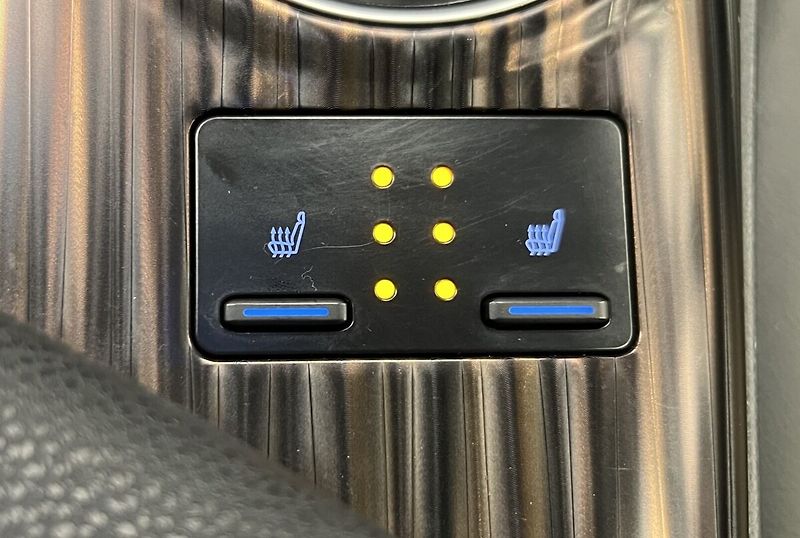 Toyota Camry 2,5 Hybrid AT Executive - fotka 8 z 17