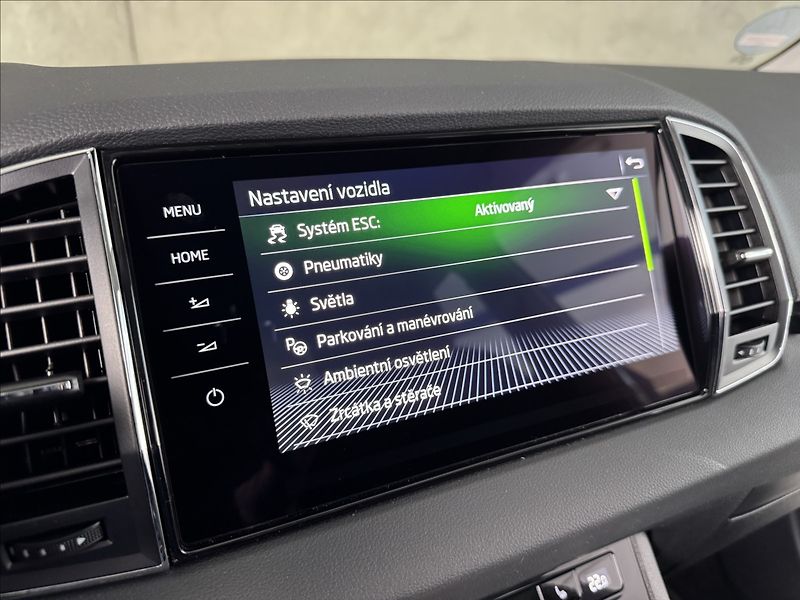 Škoda Karoq 2,0 TDi  DSG 4x4 Style Virtual - fotka 29 z 44