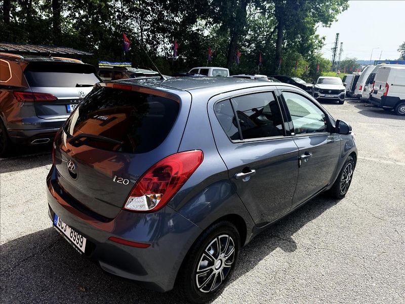 Hyundai i20 1,3 i - fotka 5 z 26