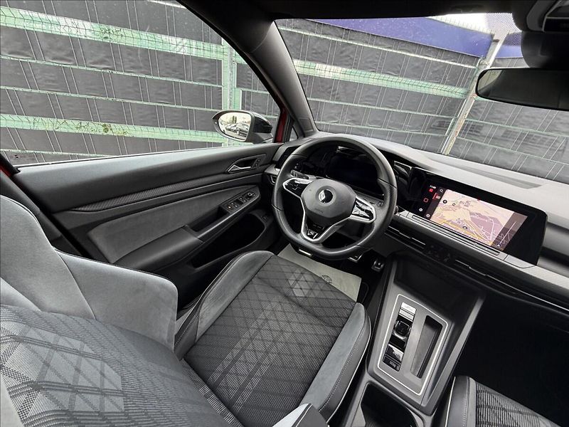 Volkswagen Golf VIII 1.5 TSI R-Line DSG - fotka 9 z 23