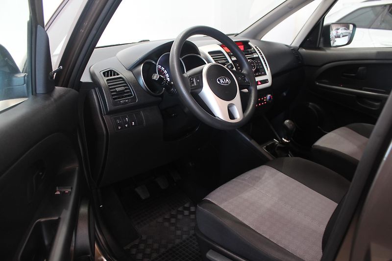 Kia Venga (2016) 1.4 66kW Klima ČR - fotka 15 z 30