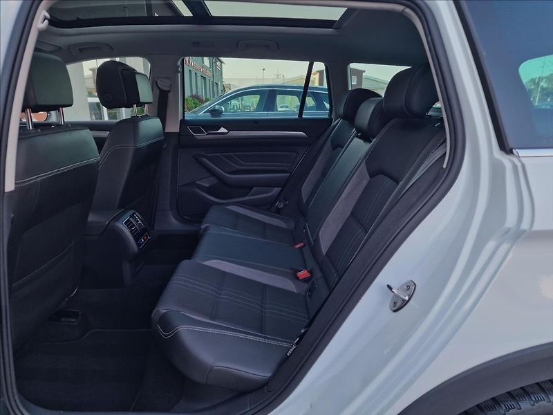 Volkswagen Passat 2.0TDI 147kW DSG Alltrack, ČR - fotka 17 z 50