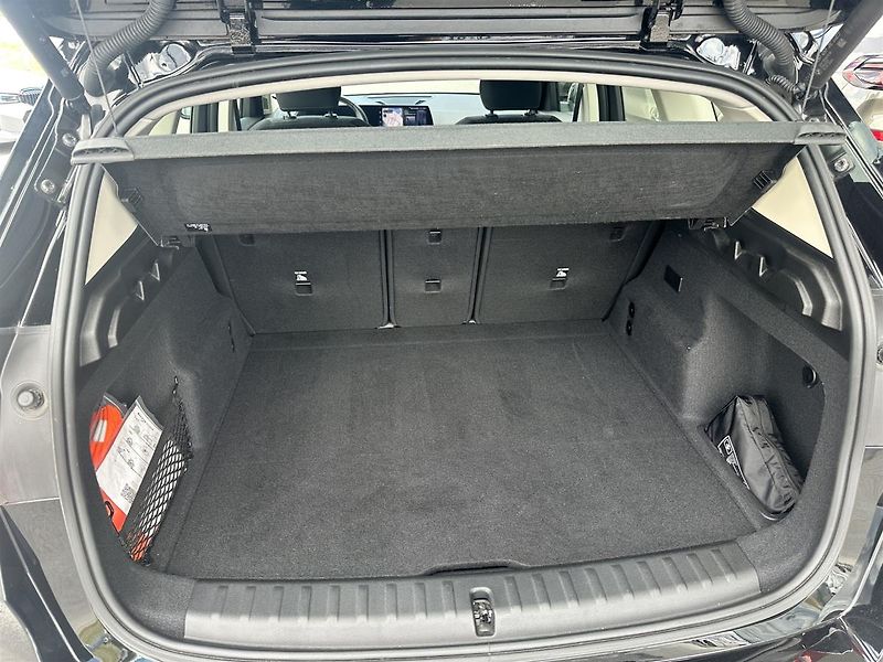 BMW iX1 xDrive30 - fotka 10 z 14