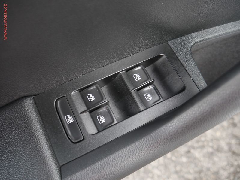 Škoda Octavia (2019) 2.0 TDi, RS, DSG, LED - fotka 18 z 26