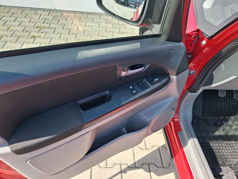 Suzuki SX4 1.6 VVT 88Kw - fotka 12 z 20
