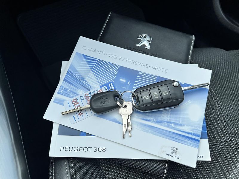 Peugeot 308 1.6HDi NAVI KLIMA TAŽNÉ ALU - fotka 37 z 45
