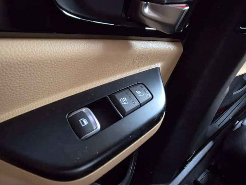 Kia Carnival 2.2-9 míst-SKLADEM - fotka 42 z 63