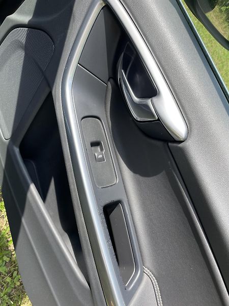 Volvo V60 (2011) Volvo V60 2,4 D5 AWD, R-Design - fotka 19 z 36