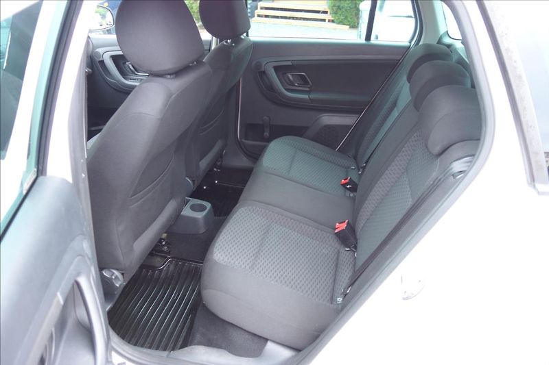 Škoda Fabia 1,4 i 16V 63KW, ČR, AMBITION. - fotka 13 z 29