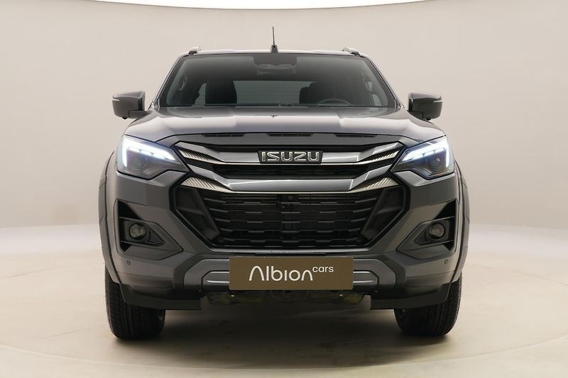 Isuzu D-Max (2026) Double Cab 2,2 V-Cross 4x4 AUT - fotka 9 z 27