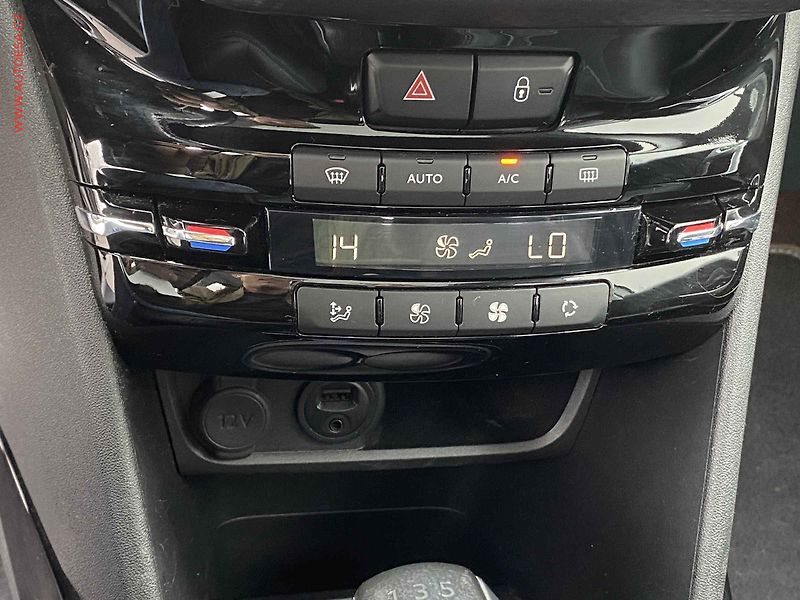 Peugeot 2008 (2018) 1.2 PT, Crossway, TZ, panor - fotka 15 z 18