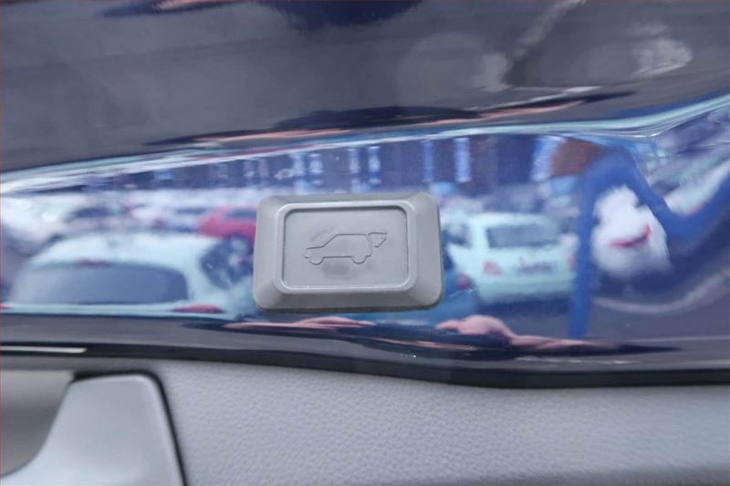 Toyota RAV4 (2019) 2.5 Hybrid - fotka 26 z 30