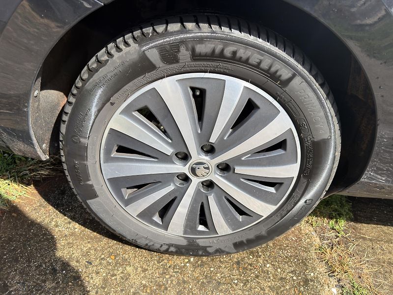 Škoda Superb (2023) - fotka 22 z 23