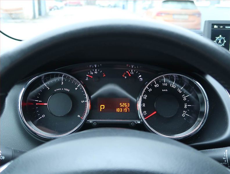 Peugeot 3008 (2016) 1.6 BlueHDi, Automat - fotka 11 z 21