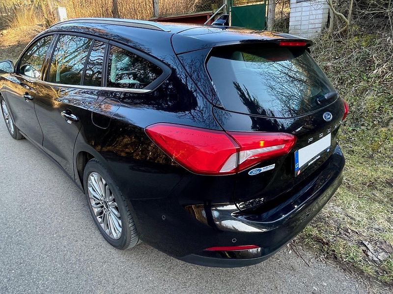 Ford Focus (2021) 1.0 EcoBoost mHEV Titanium - fotka 7 z 36