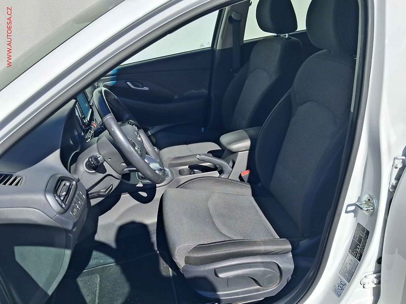 Hyundai i30 (2022) 1.5 T-GDi 48V MHEV, 1.maj,ČR - fotka 9 z 20