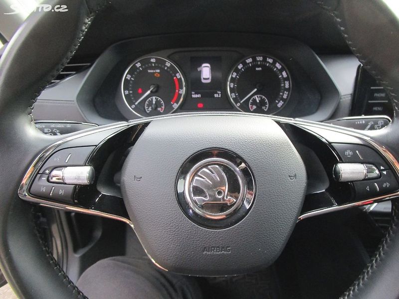 Škoda Octavia 1,5TSI-110KW + STK ČR - fotka 22 z 26