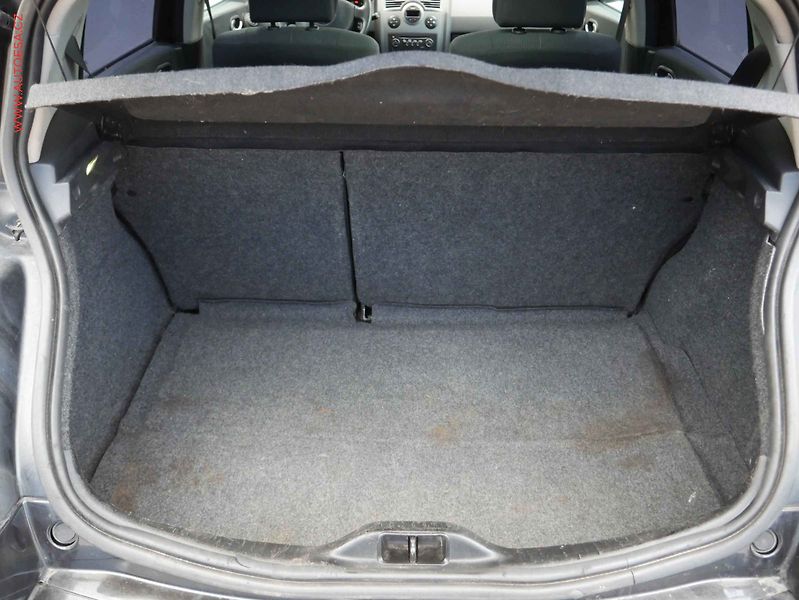Renault Mégane (2003) 1.6 i, Panorama - fotka 7 z 16