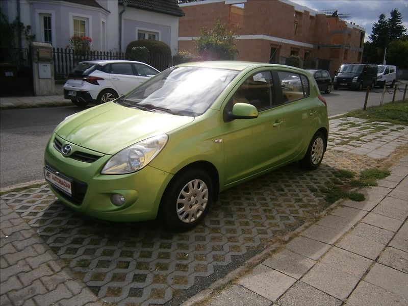 Hyundai i20 1,3 i KLIMA - fotka 3 z 11