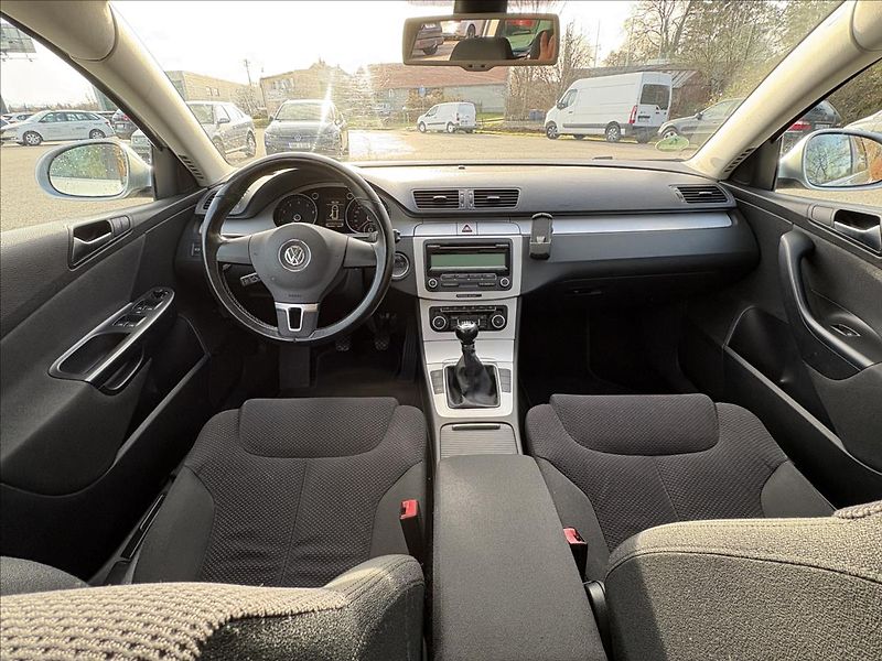 Volkswagen Passat 1,4 TSi 90kW,PDC,Výhřev,OrigKm - fotka 9 z 29