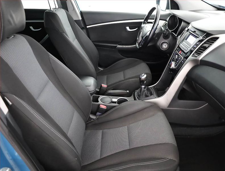 Hyundai i30 (2015) 1.6 MPI, Tempomat - fotka 7 z 17