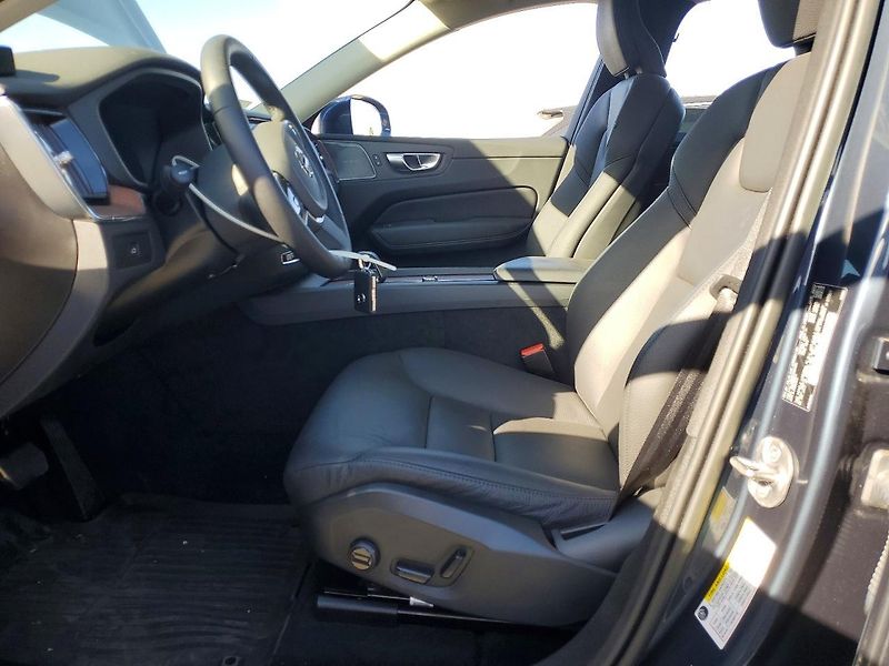 Volvo XC60 (2023) Auto na cestě - fotka 7 z 13