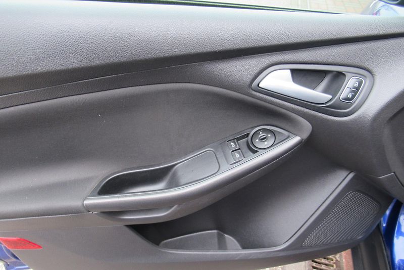 Ford Focus 1.6 TDCi AUT. KLIMA - fotka 17 z 19