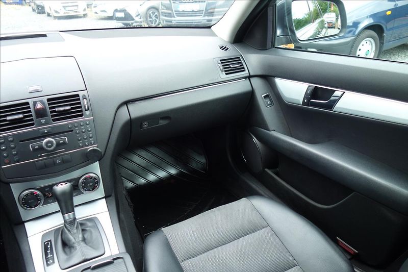 Mercedes-Benz Třídy C 320CDi 165KW, AVANTGARDE. - fotka 20 z 31