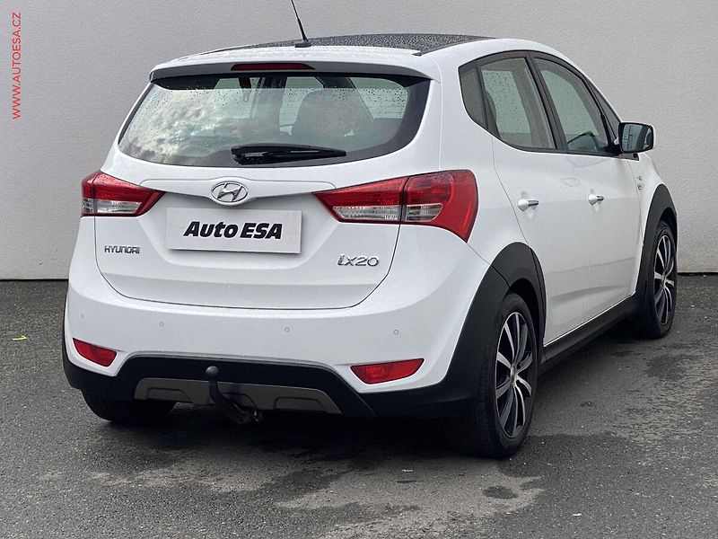 Hyundai ix20 (2015) 1.6i, CrossLine, AT, TZ - fotka 4 z 17