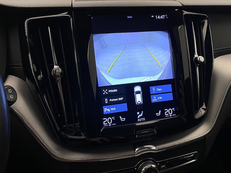 Volvo XC60 B6 AWD R-DESIGN AUT  - fotka 49 z 52