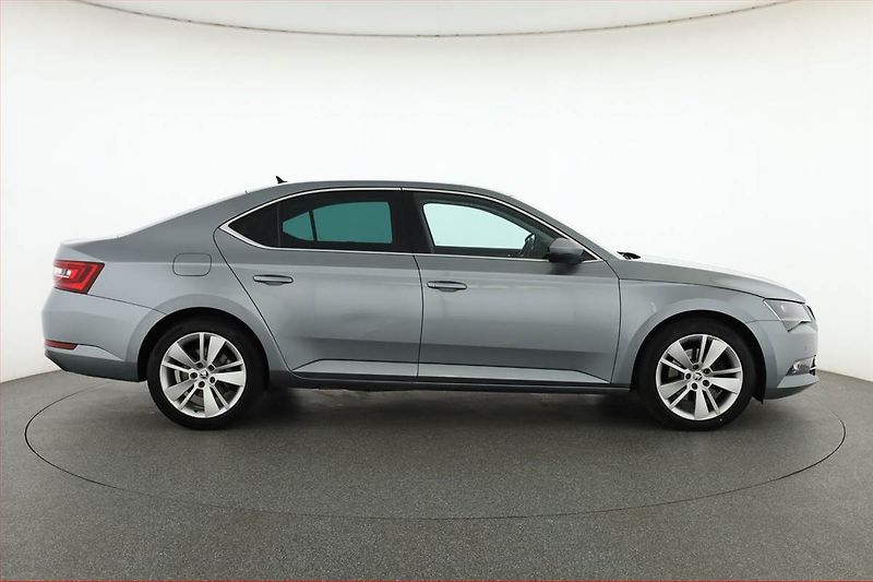 Škoda Superb (2017) Style 2.0 TDI, Automat, Kůže - fotka 6 z 19